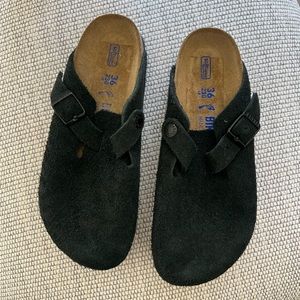 Birkenstock Boston Clogs in Black Suede, New Without Box